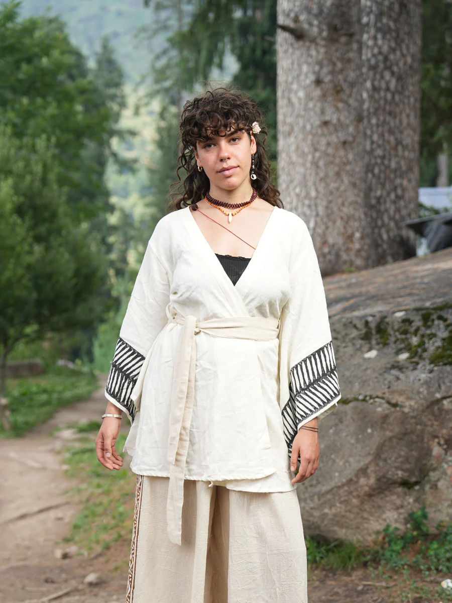 Aahnik Kimono
